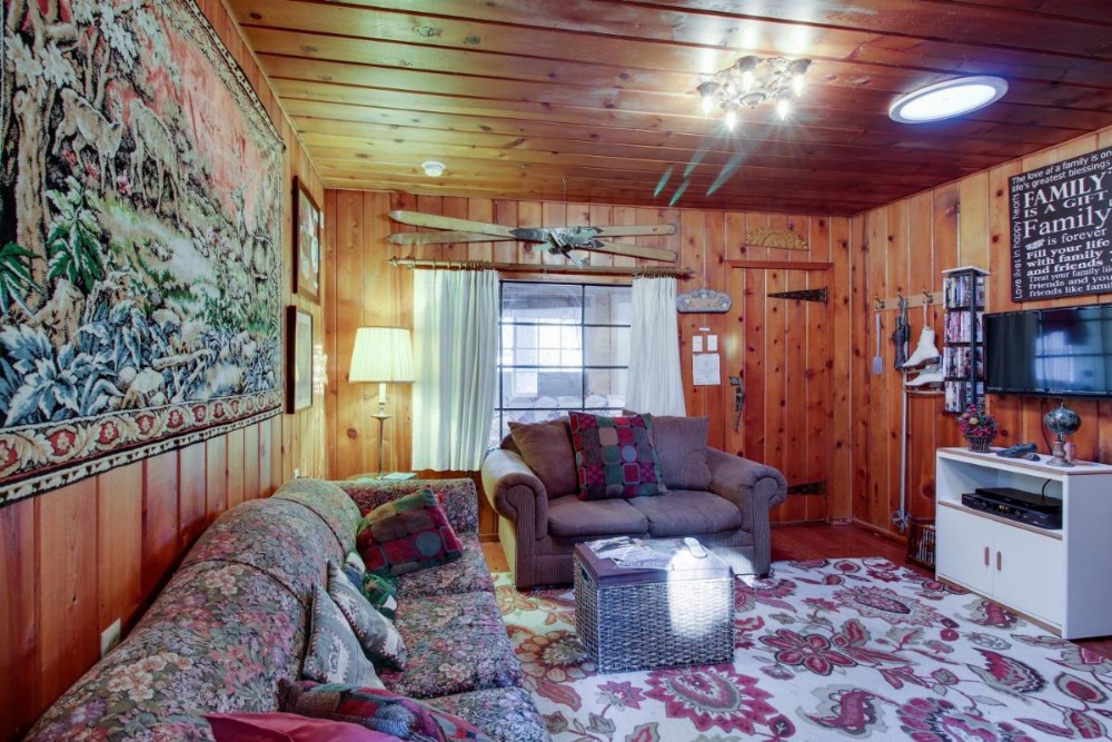 Country Cottage by the Lake Image 21