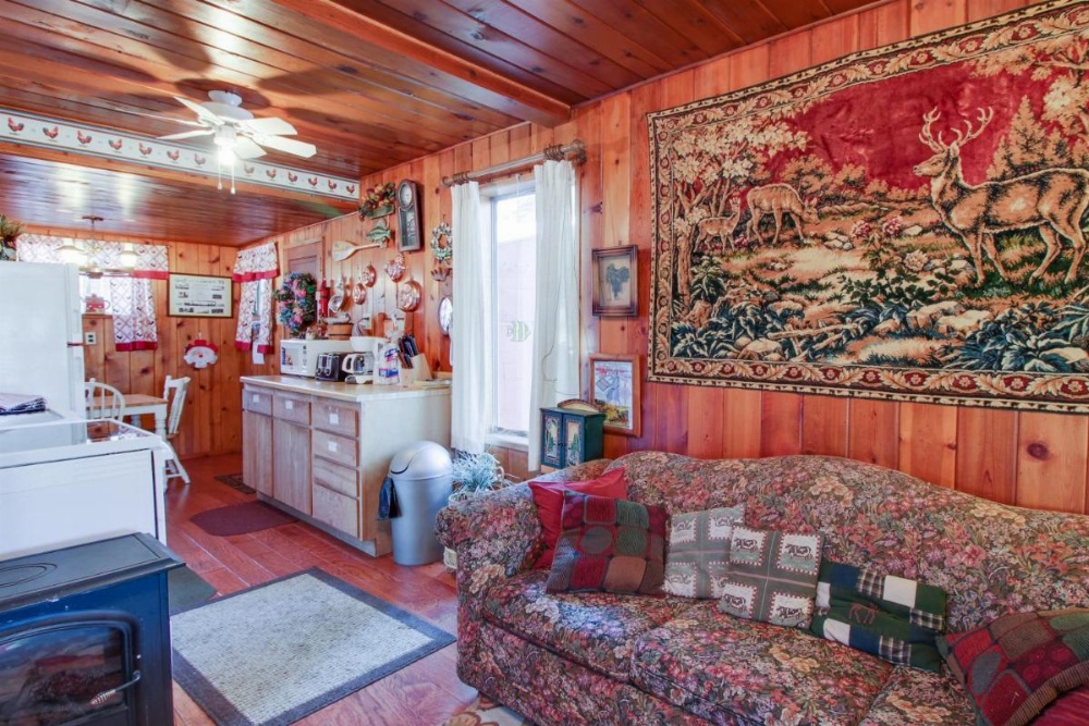 Country Cottage by the Lake Image 23